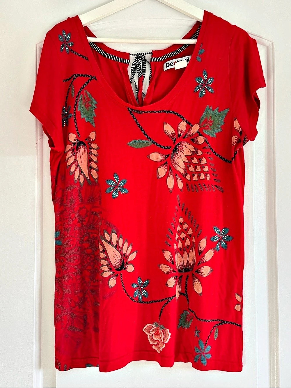 Desigual Red Sequin Floral Short Sleeve Blouse Keyhole Back Size XXL runs small
